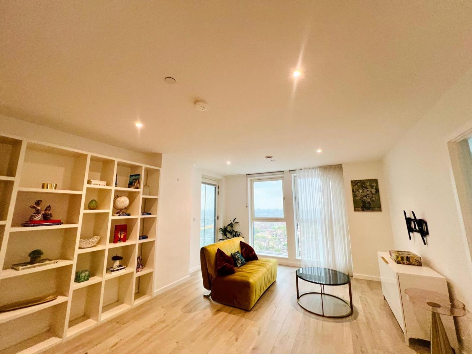 Apartamento Stylish Two Bedroom Flat With Balcony Views And Free Parking *